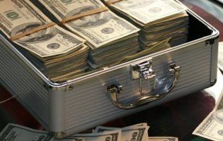 В Одесі віртуозна «Сонька Золота Ручка» поцупила гроші прямо з-під носа у банку