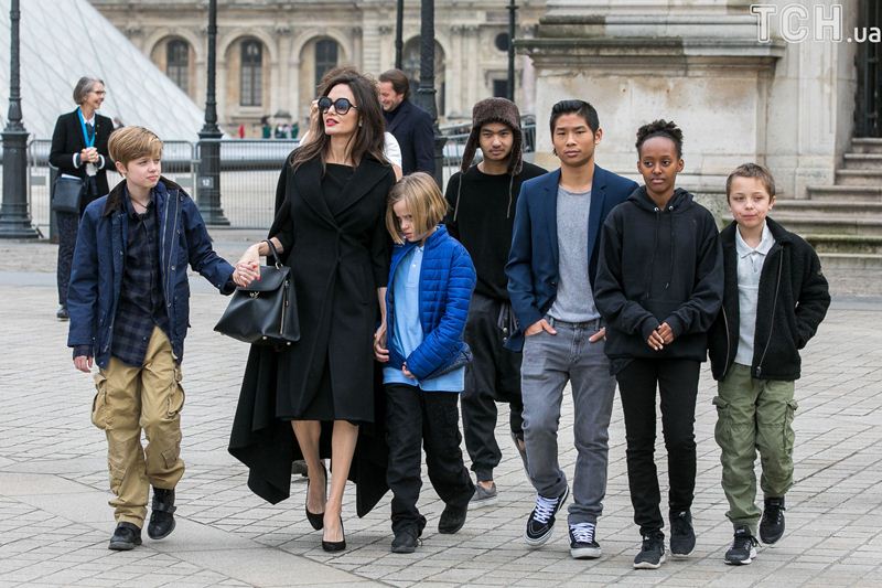Анджеліна Джолі з дітьми