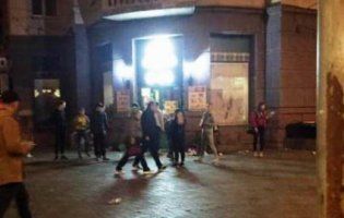 У Києві дитяча банда розгромила і пограбувала магазин прямо під Радою