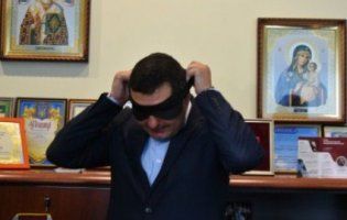 «Осліплий» чиновник тестував тролейбус