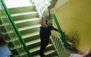 Застрелився в бібліотеці: опублікували фото Рослякова, який розстріляв дітей у Криму  (21+)