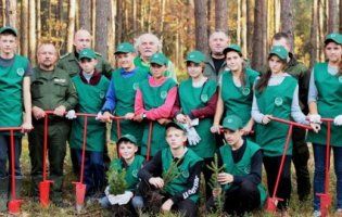 Як журналісти із лісівниками і юннатами волинській ліс відновлювали (фоторепортаж)