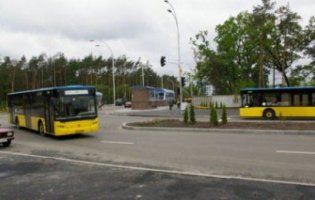 У Києві загинула жінка-кондуктор, затиснута між двома автобусами