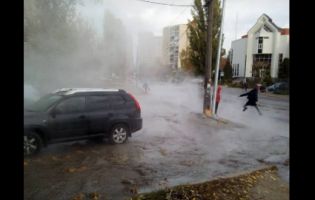 Киянам порадили грітися біля «асфальтних гейзерів» (фото)