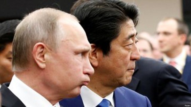 Президент Росії Володимир Путін та прем'єр-міністр Японії Сіндзо Абе