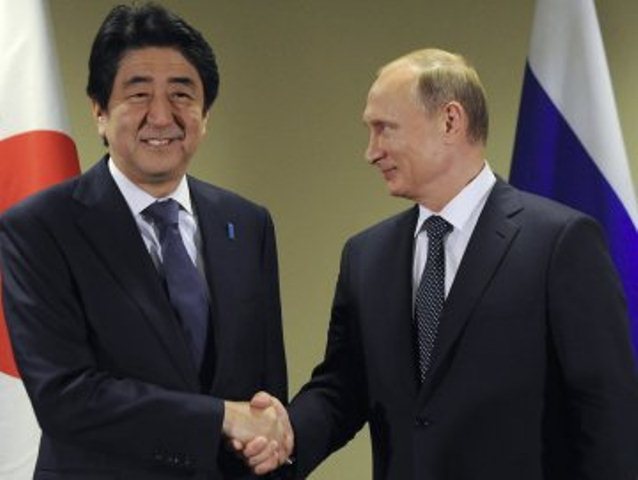 Президент Росії Володимир Путін та прем'єр-міністр Японії Сіндзо Абе фото 2