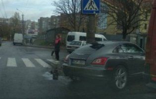 Депутат Луцької міської ради на «євроблясі» порушив правила паркування