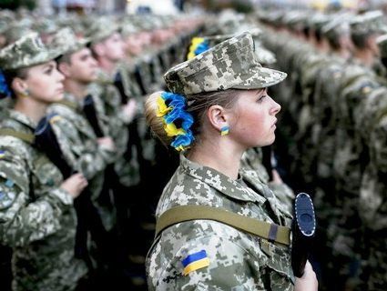 Українські жінки відтепер можуть служити в армії на рівних правах з чоловіками