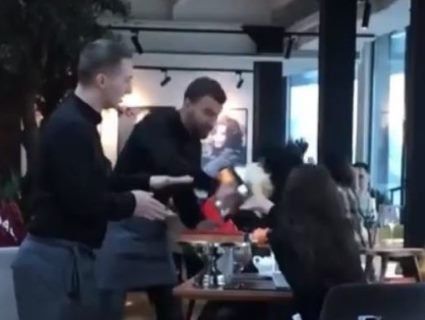У київському ресторані примхлива клієнтка отримала тортом у лице (відео)