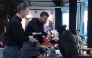 У київському ресторані примхлива клієнтка отримала тортом у лице (відео)