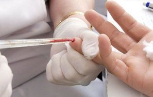 Житомирські матусі б’ють на сполох через ймовірну ліквідацію лабораторій при дитячих поліклініках