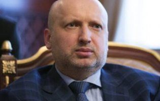 Турчинов посміявся над кремлівськими санкціями проти України: «Налякали їжаків голим задом»