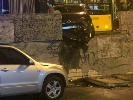 Потрійна ДТП в Києві: один з водіїв помер