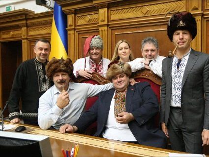 «Поцілуй у дупу нас!»: українські нардепи написали лист «московському чорту»(фото, відео)