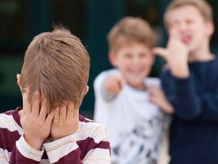 У Львові вчителька накинулася на другокласника, бо його знудило і висміяла дитину перед класом