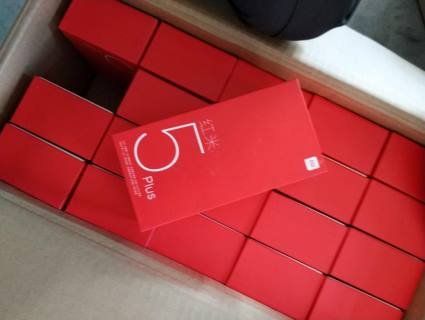 Популярну мережу магазинів з мобілками звинуватили у продажу контрабандних смартфонів, які ввозять через Волинь