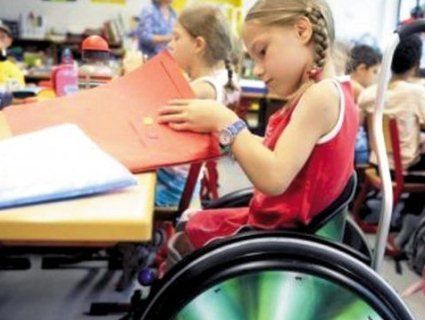 Куди подіти дітей із інвалідністю: навчати в інтернаті чи посадити поруч зі здоровими ровесниками?