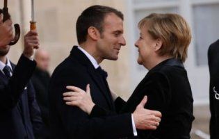 Конфуз дня: Меркель двічі назвали пані Макрон (відео)