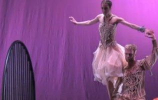 Невдале па: у Дніпрі балерина впала в оркестрову яму