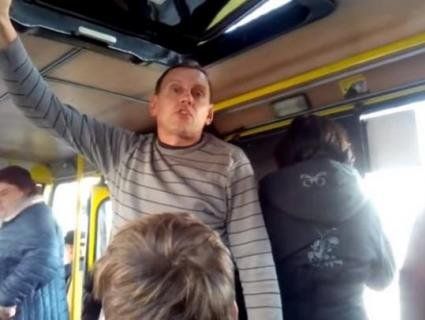«Убл*дку, маєш усіх в ср*ці?»: у Львові маршрутник розпустив руки до підлітка (відео)
