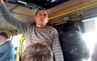 «Убл*дку, маєш усіх в ср*ці?»: у Львові маршрутник розпустив руки до підлітка (відео)