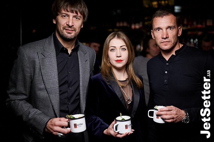 Зірки на відкритті бару Кличка