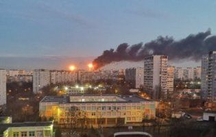 У Москві загорівся  нафтопереробний завод: москвичі говорять про «ядерний гриб» (відео)
