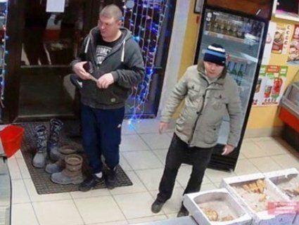 «Куди по помитому!»: строга прибиральниця привчила росіян ходити в магазині в шкарпетках (відео)