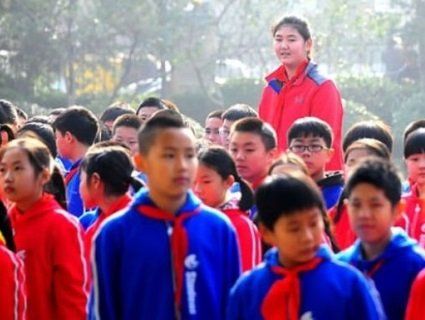 Китаянка стала найвищим підлітком: у свої 11 «вимахала» понад два метри (фото)