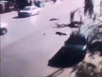 Трагедія у Китаї: авто-убивця порвало дітей, наче шматяних ляльок (відео)