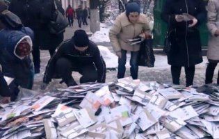 У Чернівцях настала «чорна п’ятниця»: відео торгівлі з бруківки підірвало мережу