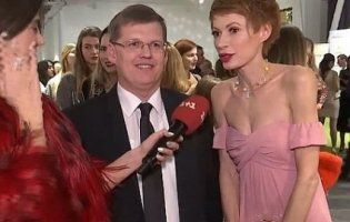 Нова пасія «зама» Гройсмана – анорексична борчиня з інтернет-аферистами (відео)