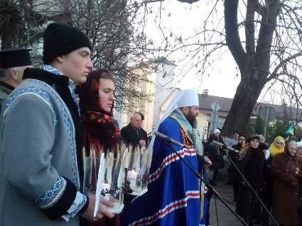 У Луцьку вшанували пам'ять жертв Голодомору (фоторепортаж)