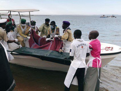 В Уганді затонула яхта, на якій розважався принц з «золотою молоддю»