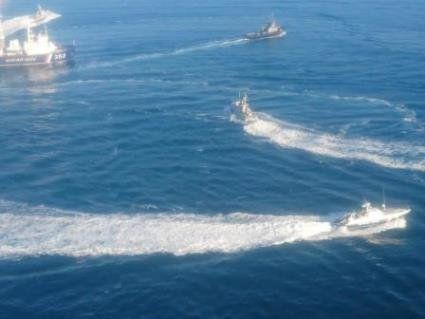 Військова атака РФ в Азовському морі: опубліковано відео тарану українського буксира