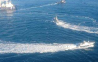 Військова атака РФ в Азовському морі: опубліковано відео тарану українського буксира