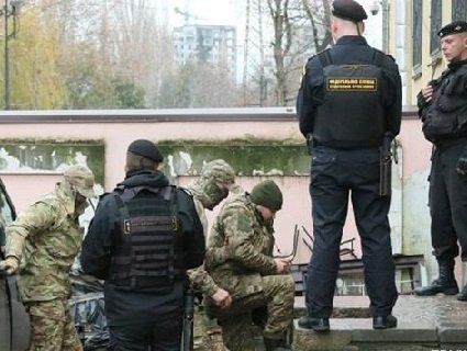 Ще троє українських моряків опинилися за гратами в Криму