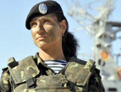 Полки зенітниць і ескадрильї «нічних відьом»: українок призиватимуть у військо нарівні з чоловіками