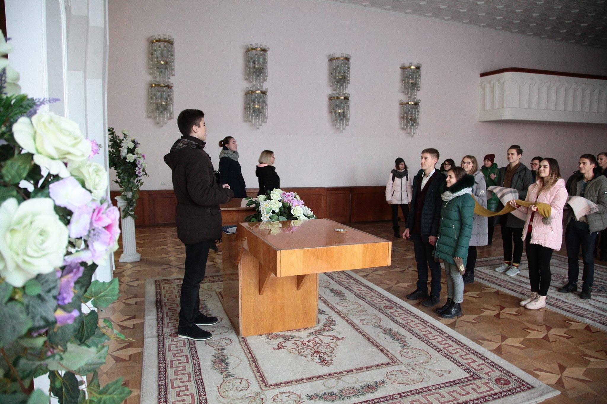 «одружилися» десятикласники