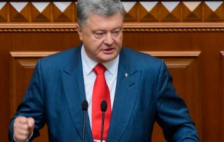 Порошенко пояснив, коли в Україні скасують воєнний стан