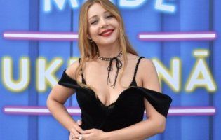 Тіна Кароль здивувала довжелезною піснею та танцями на стільці (відео)