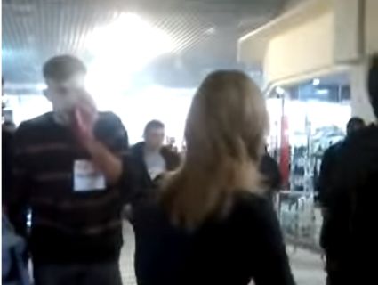 «НП» у торговому центрі в Житомирі: поки жінка на шопінгу, чоловік підрізав продавця (відео)