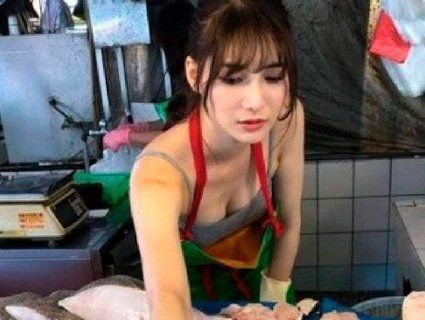 Найкрасивіша продавчиня світу торгує рибою на Тайвані (фото, відео)