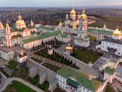 Почаївських ченців звинувачують у розкраданні святині