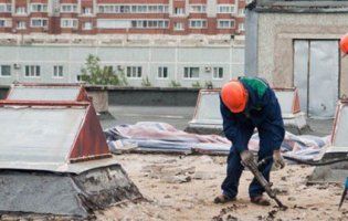 У Луцьку не виділили додаткових коштів на ремонт даху будинку на ЛПЗ