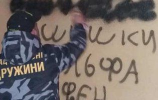 У Луцьку зафарбували понад сто написів реклами наркотиків (ФОТО)