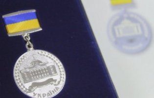 «Боги економії»: Верховна Рада закупила футляри для нагрудних знаків дорожче, аніж самі відзнаки