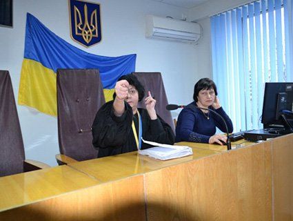 Мати й дулі адвокату: як розглядають справи в українських судах (ВІДЕО)