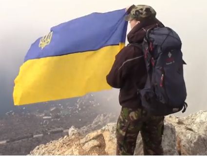 На вершині анексованого Криму замайорів український стяг (відео)