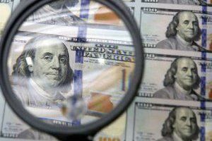 Повідомили, як розпізнати фальшиві долари